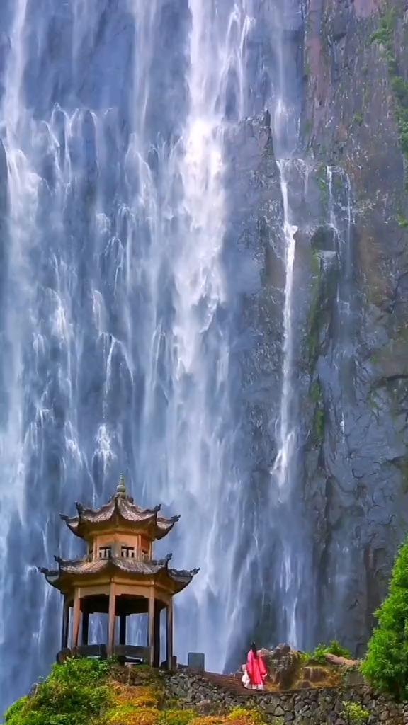 “最长春节档”将启 《热辣滚烫》暂列“想看”头名